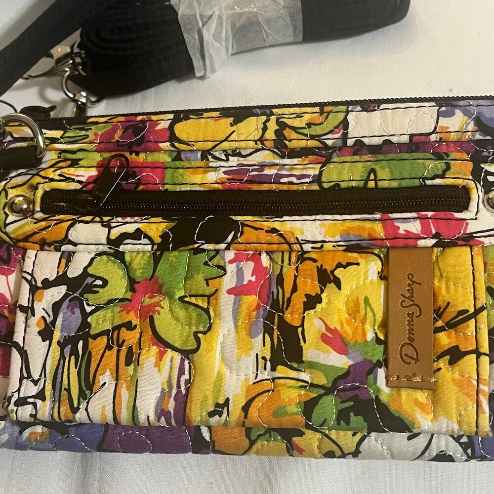 Donna Sharp Kentucky Original Sashay Deidro Wallet Item 26056 NWT
